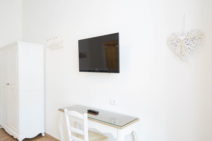 Room 2 of 19