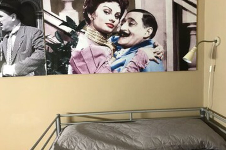 Room 25 of 38