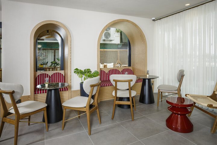 Entrance & Lobby