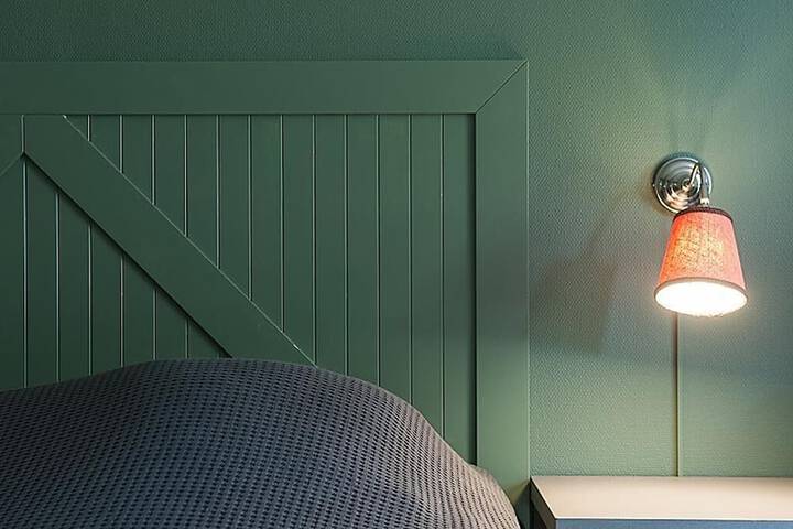 Room 4 of 18