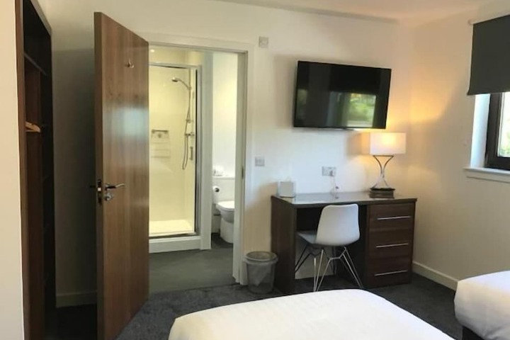 Room 13 of 34