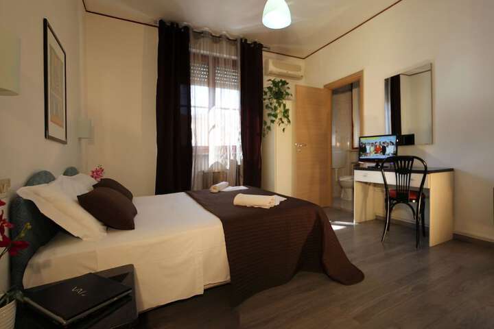 Room 4 of 11