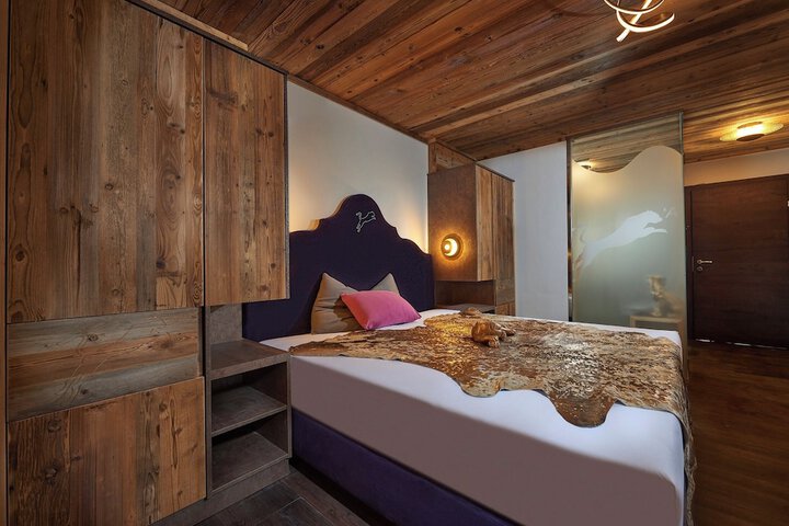 Room 10 of 67
