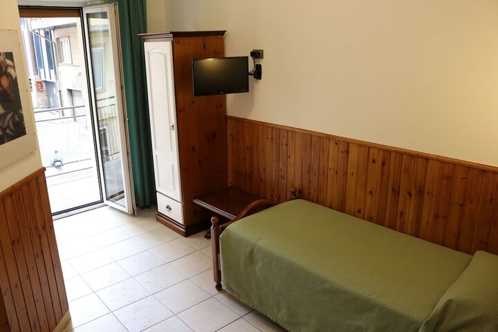 Room 25 of 63