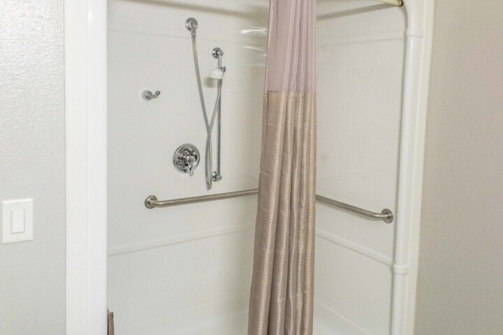 1 Queen Bed (2 of 27)