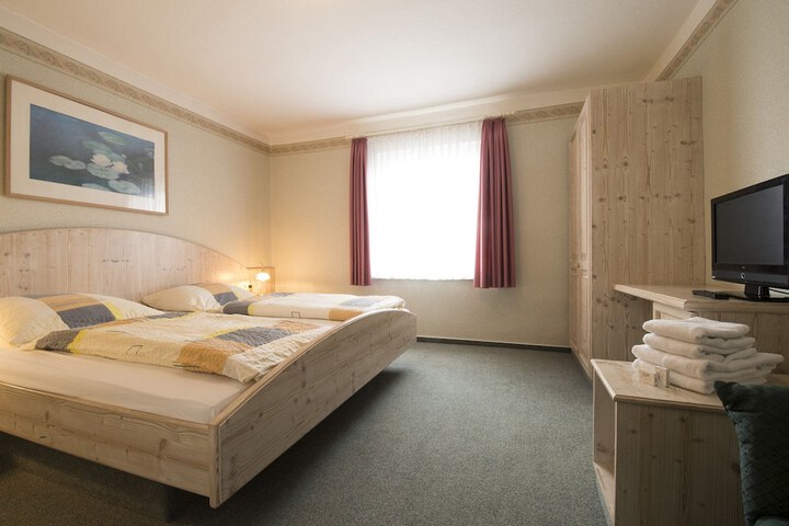 Room 8 of 36