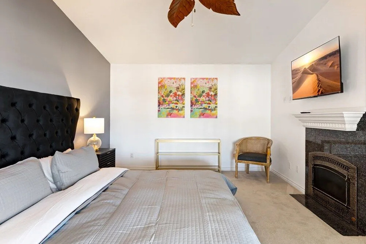 Room 4 of 16