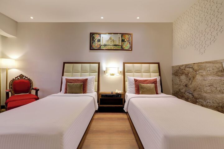 Room 4 of 61