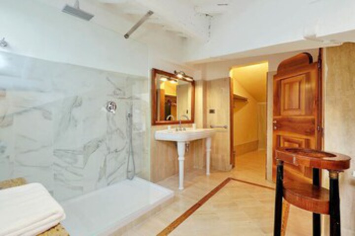 Room 2 of 21