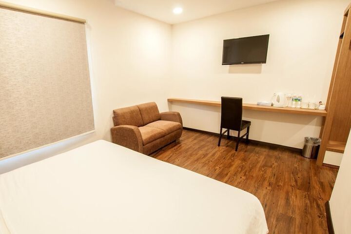 Room 4 of 32