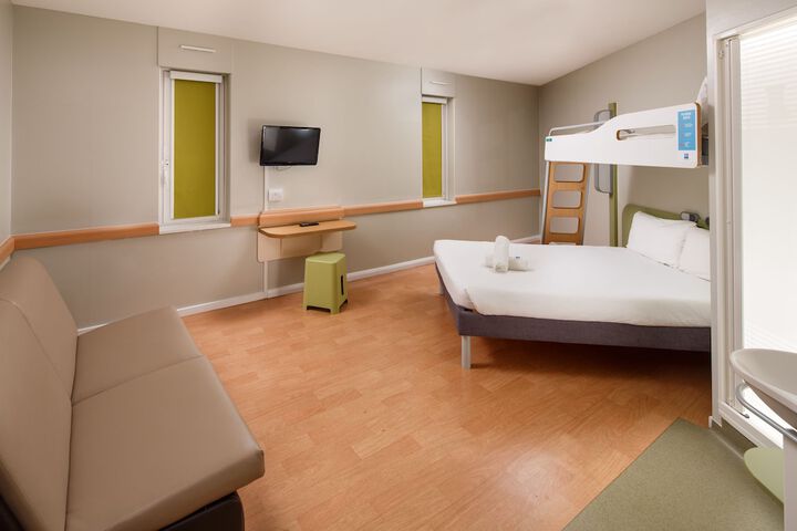 Room 37 of 60