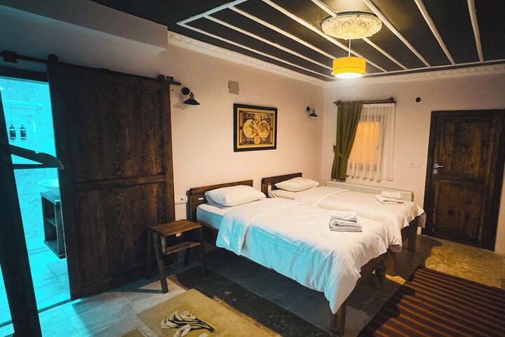 Room 42 of 113
