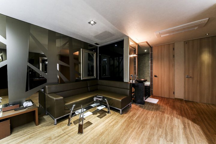 Room 46 of 95