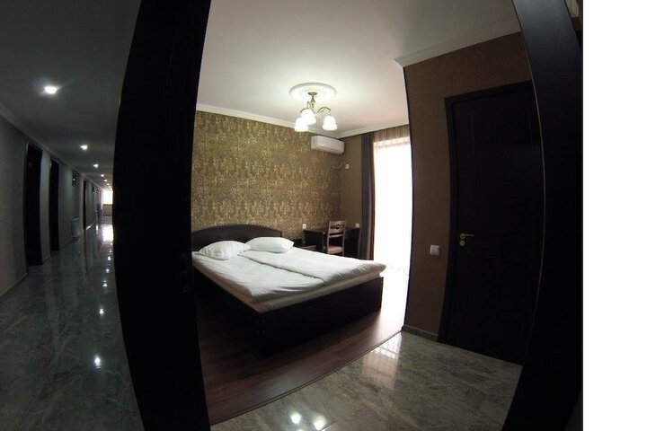 Room 5 of 33