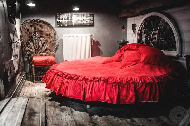 Room 4 of 34