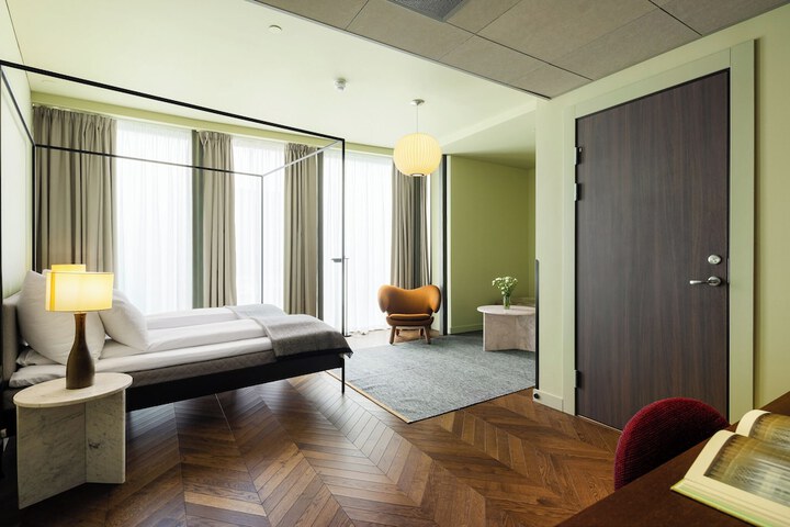Room 49 of 97