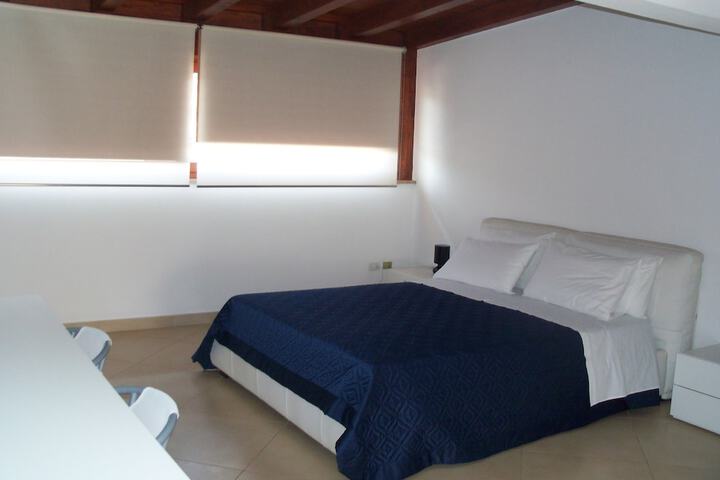 Room 6 of 94