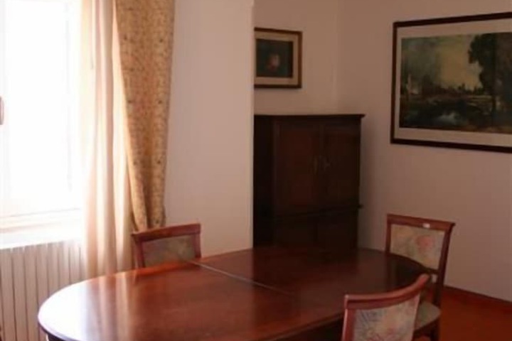 Room 8 of 31