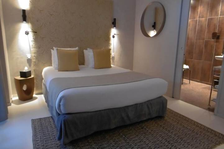 Room 42 of 101