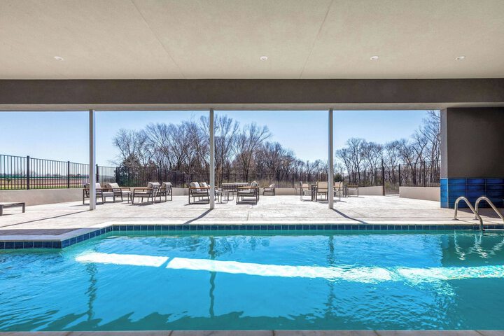 Pool 15 of 25