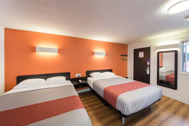 Room 40 of 69