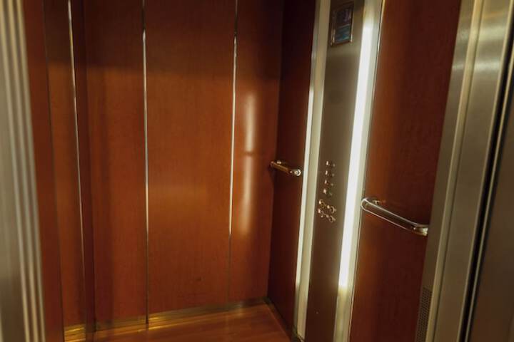 Room 65 of 102