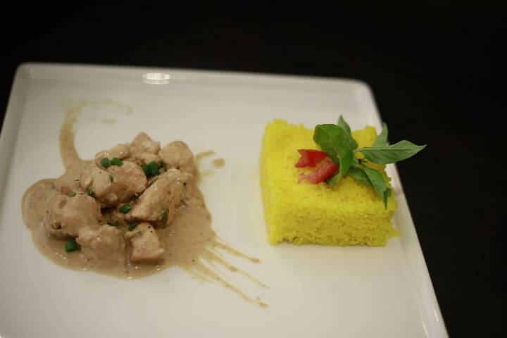Dining 19 of 32