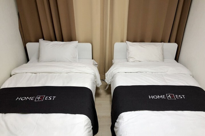 Room 15 of 36