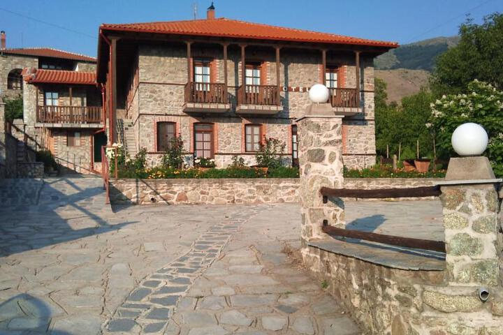 Varnous Hotel