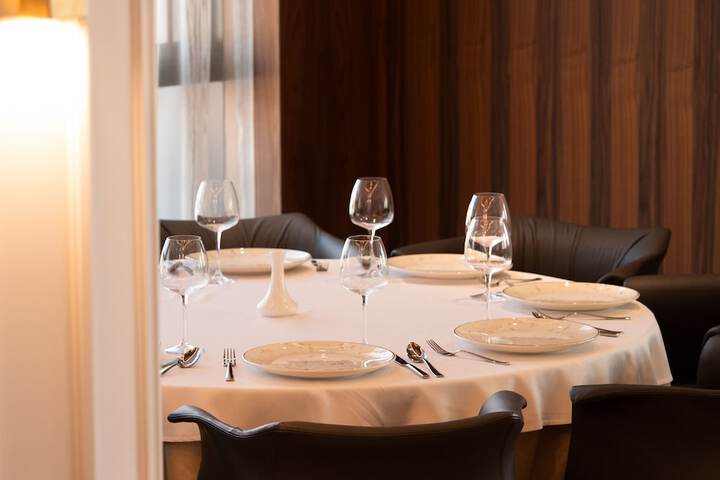 Dining 43 of 52