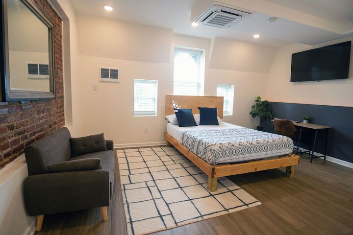 Room 3 of 126