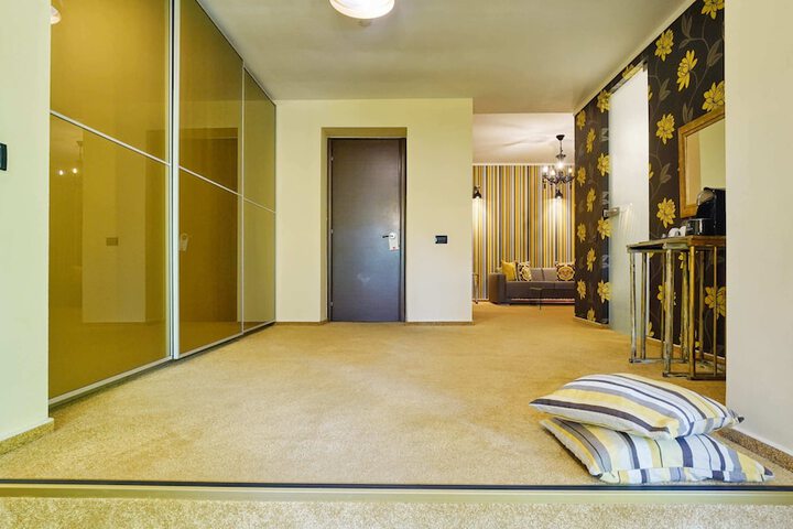 Room 40 of 74