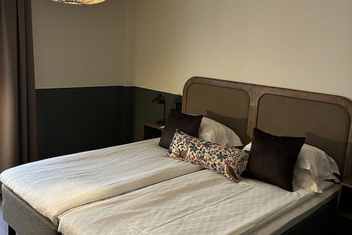 Room 17 of 34
