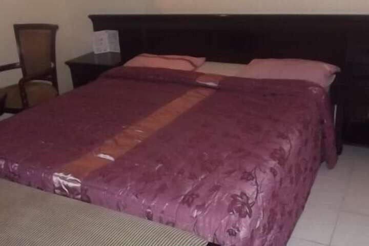 Room 7 of 33