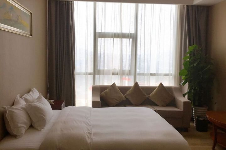Room 13 of 20