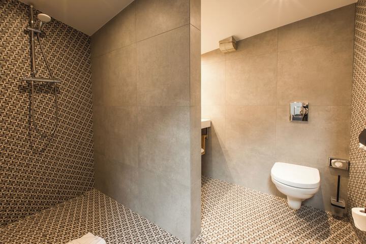 Room 50 of 75