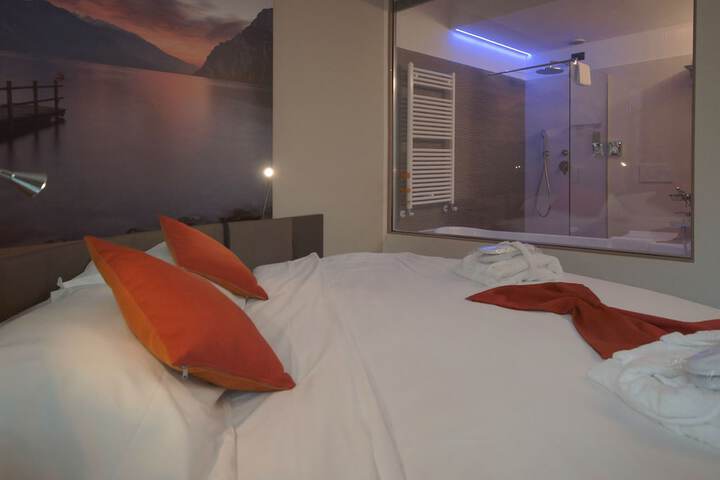 Room 6 of 73