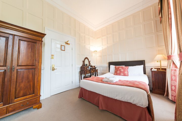Room 9 of 36