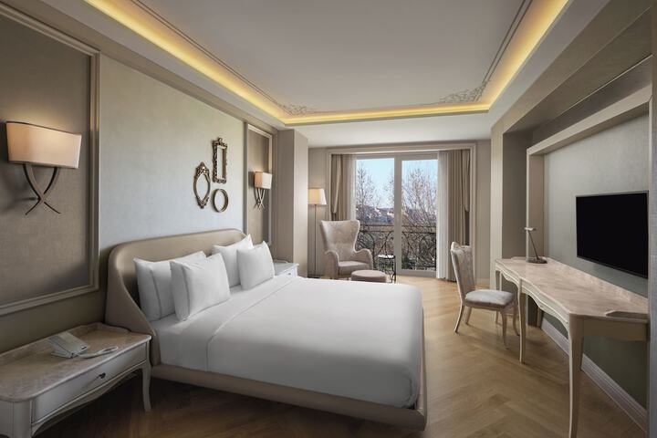 Room 35 of 95