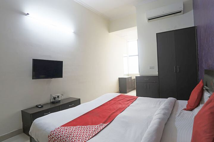 Room 11 of 27