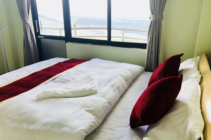 Room 10 of 111