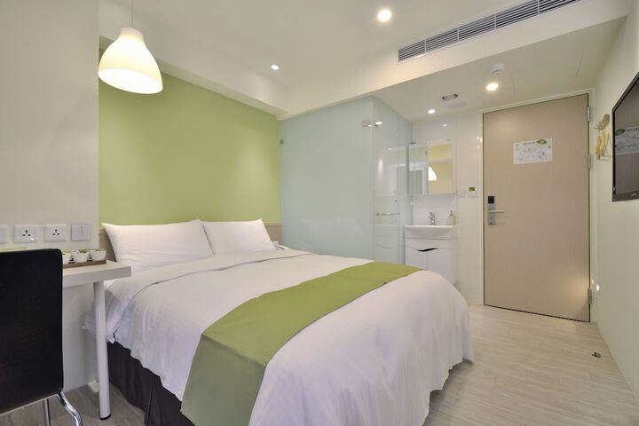 Room 12 of 62