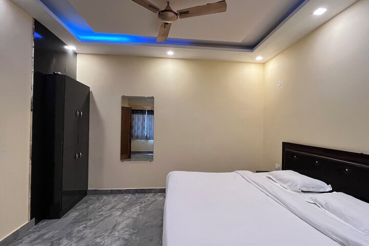 Room 3 of 7