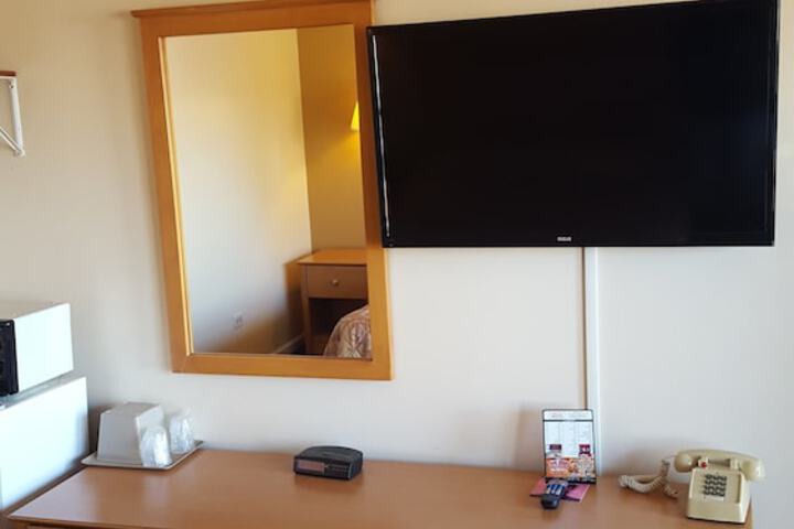1 Queen Bed (1 of 9)