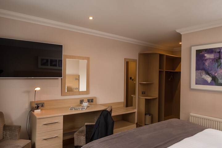 Room 28 of 54