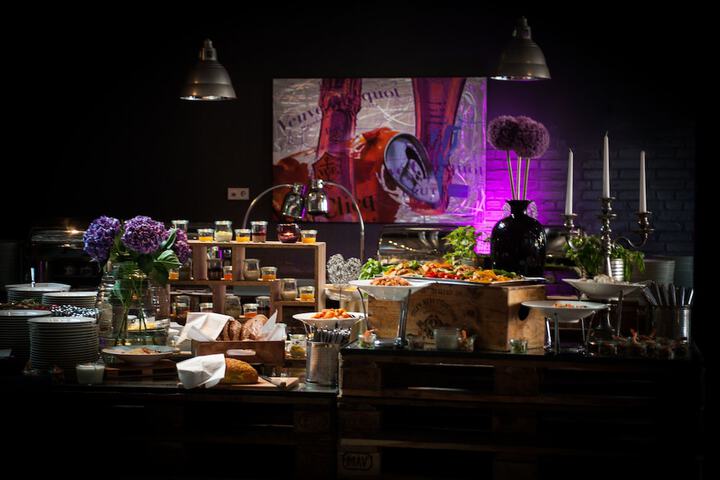 Dining 34 of 49