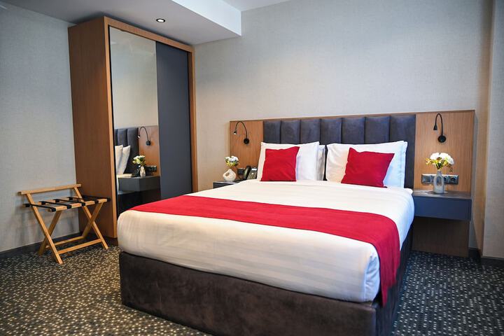 Room 10 of 84
