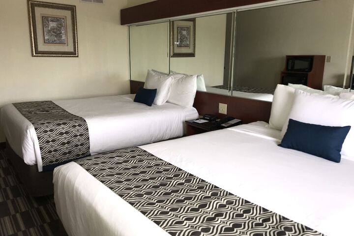 1 Queen Bed Accessible Room (14 of 54)