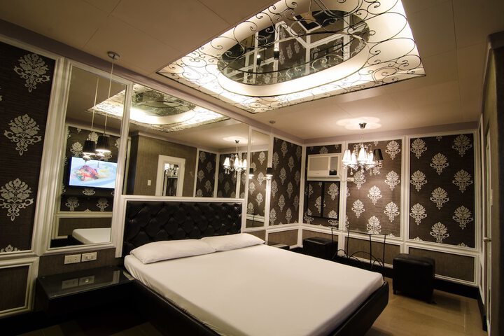 Room 5 of 21
