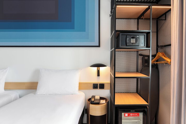 Room 12 of 95